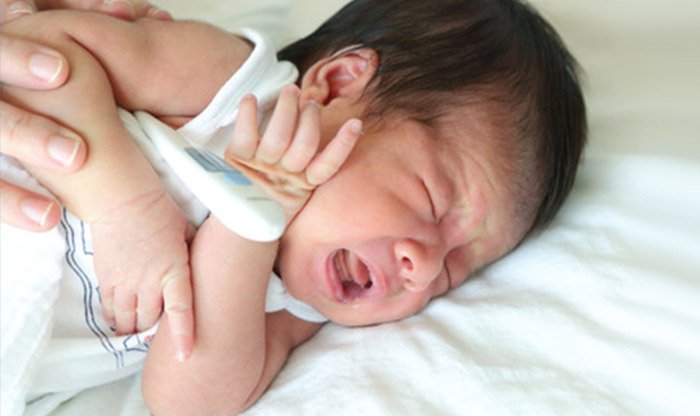 מדריך לכל הורה: הגורמים והטיפול לפרכוסי חום