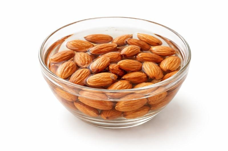 3 מזונות מפתיעים שכדאי להשרות לפני האכילה (והמדע מאחורי זה)